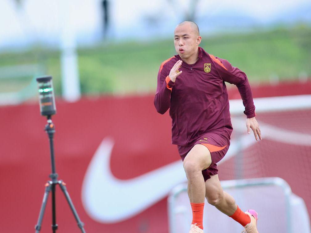 网页炸金花-马德鲁加和泽卡已经归队训练，泰山新外援中卫还在难产阶段呢？